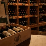 Ouvrir une cave à vin : intérieur de cave, bouteilles et stock